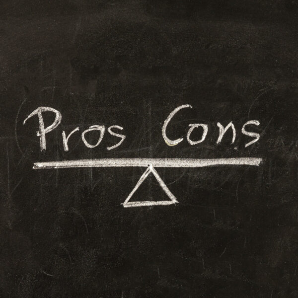 Pros and cons scale sign