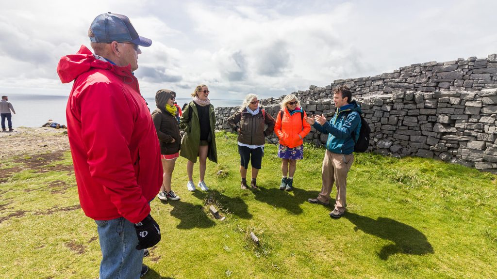 Guide and group tour in ireland